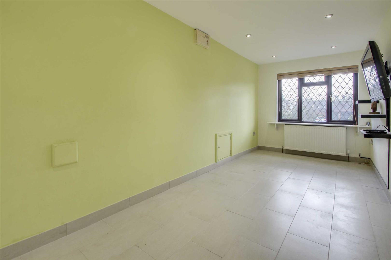 Paxton Crescent, Shenley Lodge, Milton Keynes